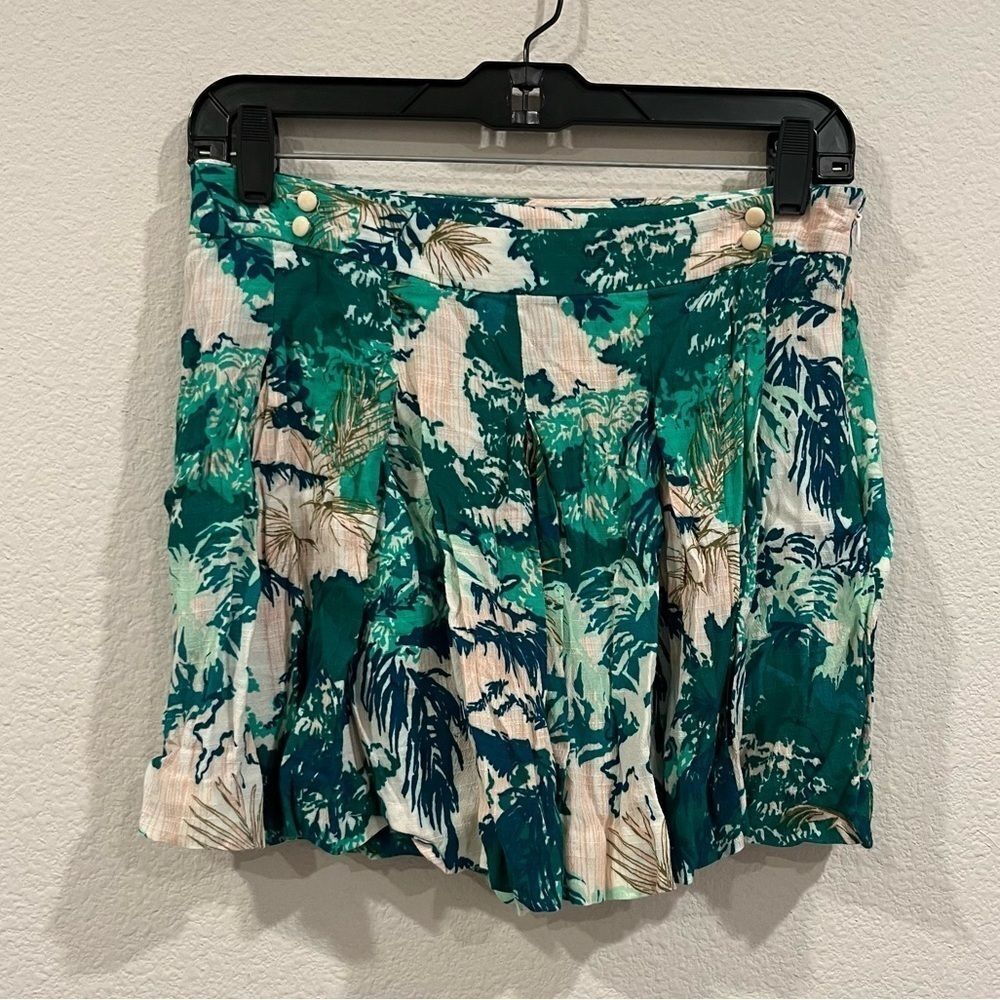 Anthropologie Elevenses size 2 rayon green tropical print shorts summer vacation